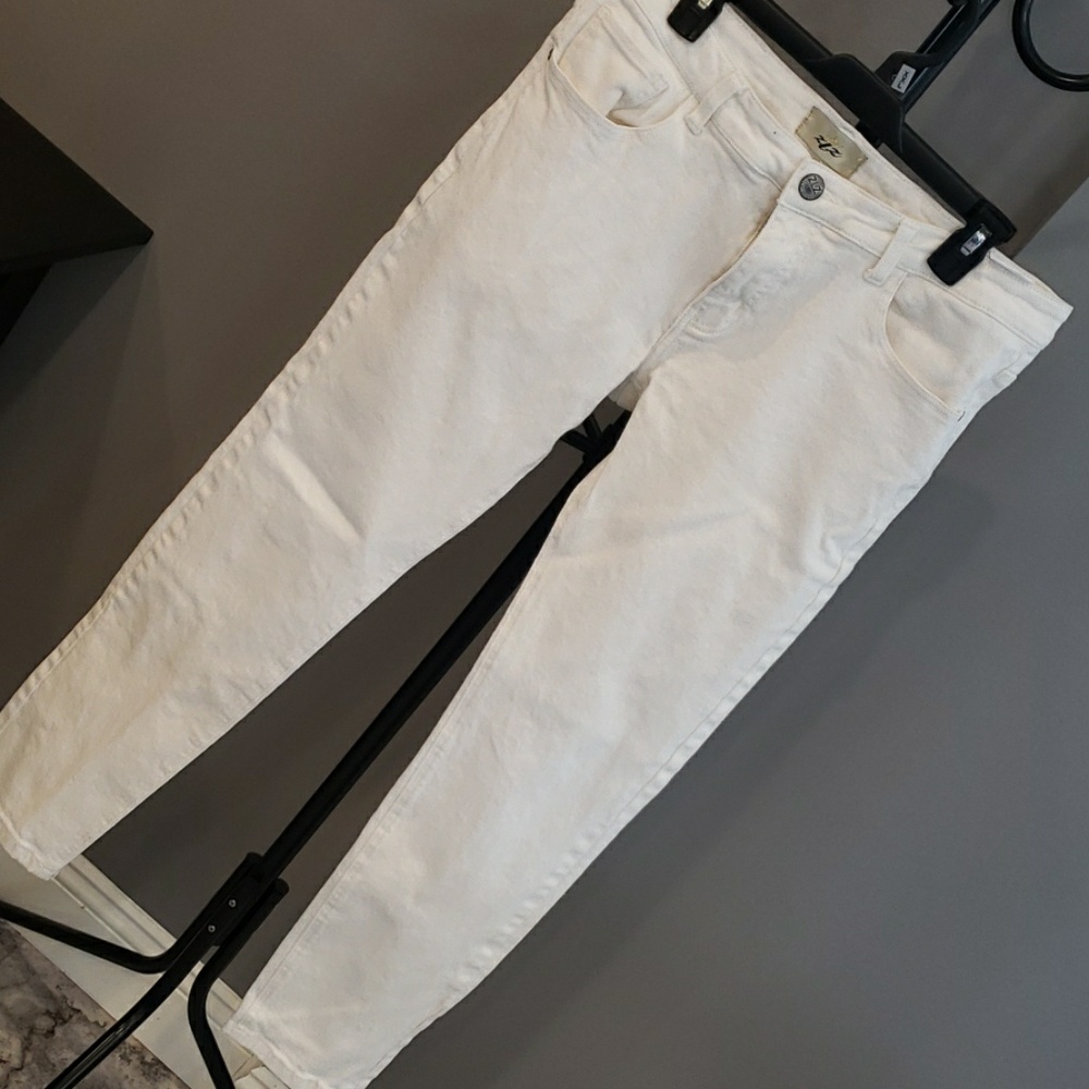 Mens white Jean's, 34 waist. EUC!